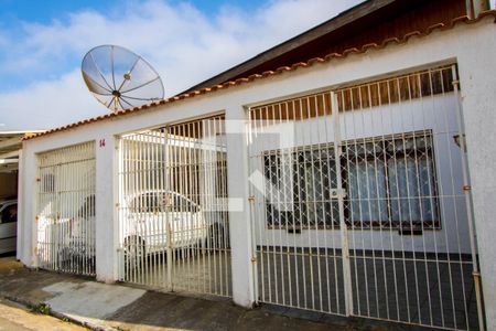 Casa à venda com 177m², 2 quartos e 3 vagas Casa à venda com 177m², 2 quartos e 3 vagasFachada