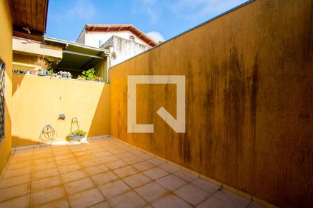 Casa à venda com 177m², 2 quartos e 3 vagas Casa à venda com 177m², 2 quartos e 3 vagasQuintal