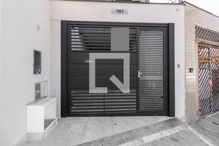 Casa à venda com 109m², 3 quartos e 2 vagasFachada