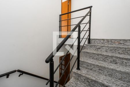 Casa à venda com 109m², 3 quartos e 2 vagasEscada