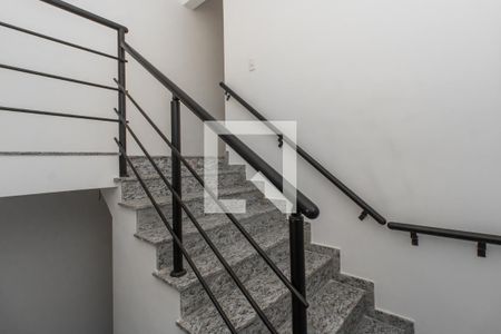 Casa à venda com 109m², 3 quartos e 2 vagasEscada