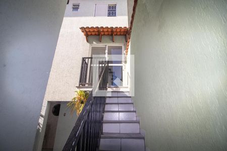 Casa para alugar com 50m², 2 quartos e 1 vagaEscada