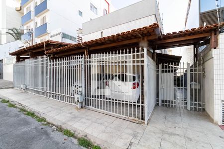 Casa de condomínio à venda com 105m², 3 quartos e 1 vagaFachada