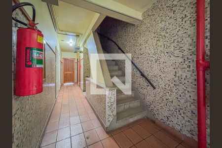 Apartamento à venda com 63m², 2 quartos e sem vagaEscada