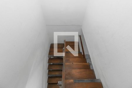 Casa à venda com 80m², 2 quartos e 2 vagas Casa à venda com 80m², 2 quartos e 2 vagasEscada