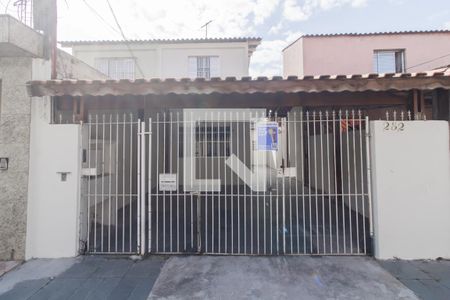Casa à venda com 80m², 2 quartos e 2 vagas Casa à venda com 80m², 2 quartos e 2 vagasFachada