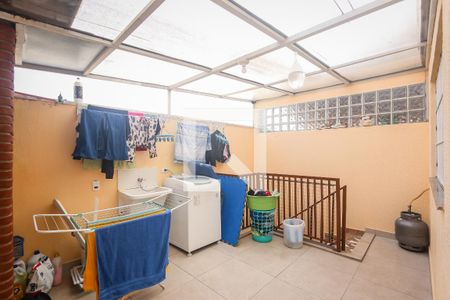 Casa à venda com 198m², 3 quartos e 8 vagasLavanderia