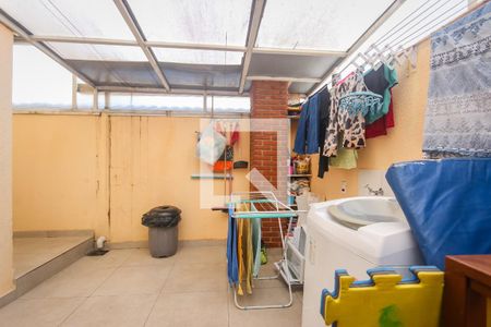 Casa à venda com 198m², 3 quartos e 8 vagasLavanderia