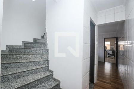 Casa à venda com 198m², 3 quartos e 8 vagasEscada e Corredor