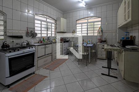 Casa à venda com 148m², 4 quartos e 2 vagasCozinha 