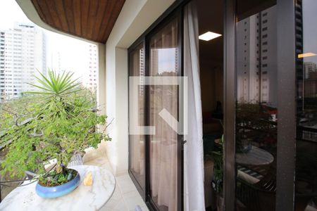 Varanda  de apartamento à venda com 3 quartos, 158m² em Vila Olímpia, São Paulo
