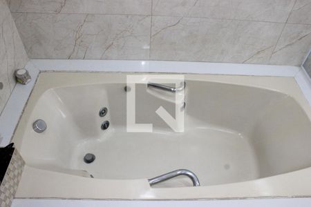 Casa à venda com 270m², 3 quartos e 4 vagasBanheiro da suíte 1