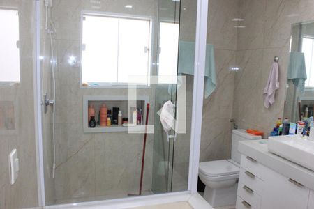 Casa à venda com 270m², 3 quartos e 4 vagasBanheiro da suíte 1