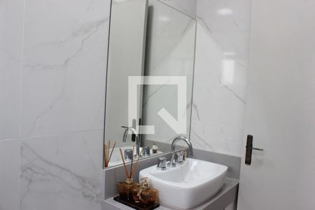 Casa à venda com 270m², 3 quartos e 4 vagasBanheiro da Suíte 2