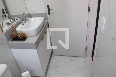 Casa à venda com 270m², 3 quartos e 4 vagasBanheiro da Suíte 2