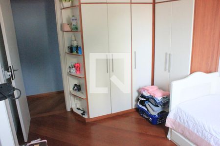 Casa à venda com 270m², 3 quartos e 4 vagasSuíte 2