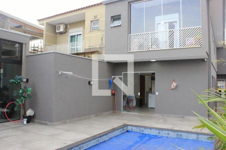 Casa à venda com 270m², 3 quartos e 4 vagasPiscina