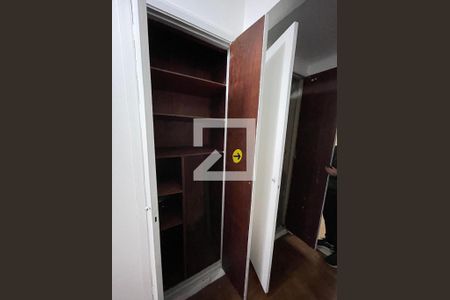 Apartamento para alugar com 70m², 2 quartos e 1 vagaarmários corredor