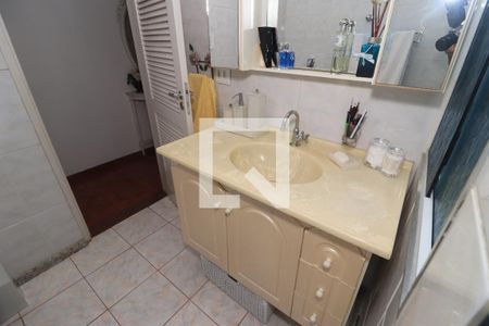 Casa à venda com 248m², 3 quartos e 2 vagasBanheiro Social