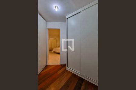 Apartamento à venda com 320m², 4 quartos e 3 vagas Apartamento à venda com 320m², 4 quartos e 3 vagasCloset da suíte