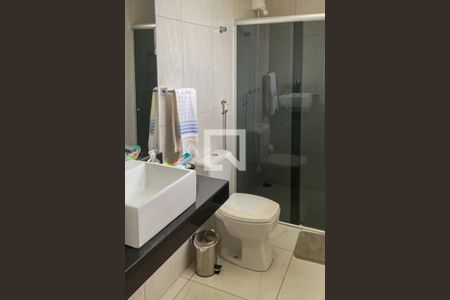 Apartamento à venda com 320m², 4 quartos e 3 vagas Apartamento à venda com 320m², 4 quartos e 3 vagasBanheiro