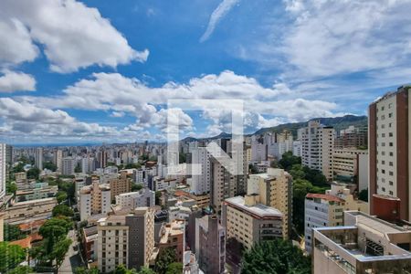 Apartamento à venda com 320m², 4 quartos e 3 vagas Apartamento à venda com 320m², 4 quartos e 3 vagasVista