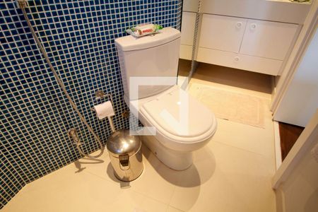 Apartamento à venda com 204m², 3 quartos e 4 vagasBanheiro da Suíte 1