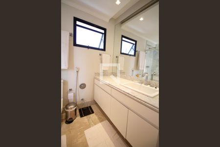 Apartamento à venda com 204m², 3 quartos e 4 vagasBanheiro da Suíte 2