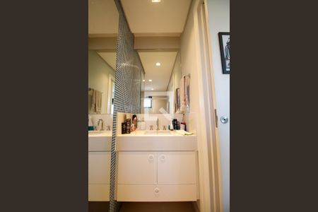 Apartamento à venda com 204m², 3 quartos e 4 vagasBanheiro da Suíte 1