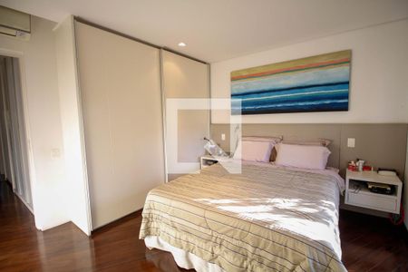 Apartamento à venda com 204m², 3 quartos e 4 vagasSuíte 2
