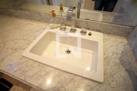 Apartamento à venda com 204m², 3 quartos e 4 vagasBanheiro da Suíte 2