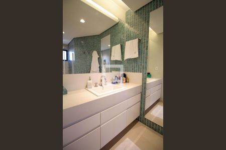 Apartamento à venda com 204m², 3 quartos e 4 vagasBanheiro da Suíte 3