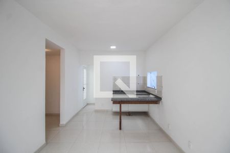 Sala de casa para alugar com 2 quartos, 60m² em Edson Passos, Mesquita