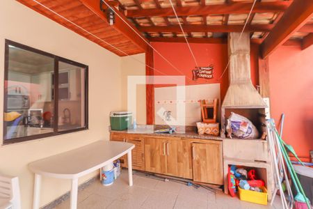 Casa de condomínio à venda com 125m², 3 quartos e 2 vagasQuintal