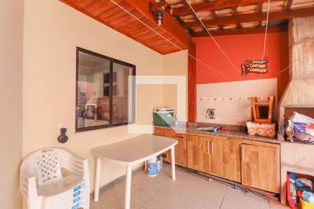 Casa de condomínio à venda com 125m², 3 quartos e 2 vagasQuintal