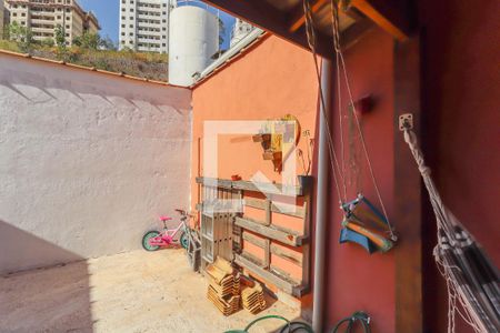 Casa de condomínio à venda com 125m², 3 quartos e 2 vagasQuintal