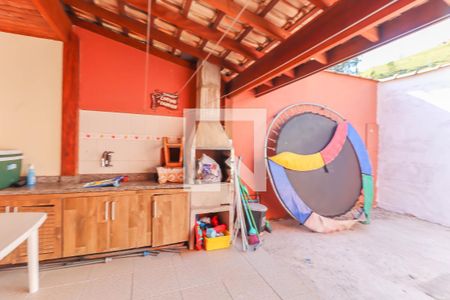 Casa de condomínio à venda com 125m², 3 quartos e 2 vagasQuintal