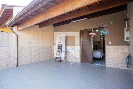 Casa à venda com 155m², 3 quartos e 2 vagas Casa à venda com 155m², 3 quartos e 2 vagasVaranda