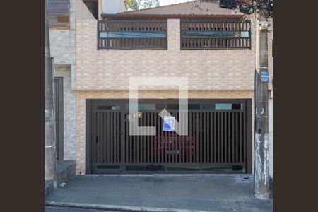 Casa à venda com 155m², 3 quartos e 2 vagas Casa à venda com 155m², 3 quartos e 2 vagasFachada