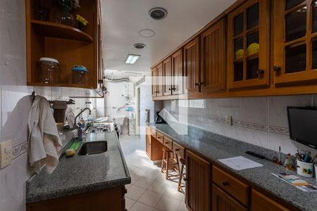 Apartamento à venda com 176m², 4 quartos e 2 vagasCozinha