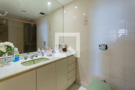 Apartamento à venda com 176m², 4 quartos e 2 vagasBanheiro Suíte 1