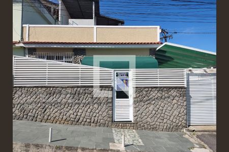 Casa para alugar com 200m², 2 quartos e 2 vagas Casa para alugar com 200m², 2 quartos e 2 vagasFachada