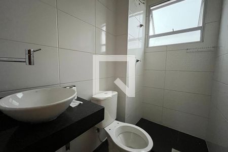 Banheiro de apartamento para alugar com 2 quartos, 40m² em Parque Santa Rosa, Suzano