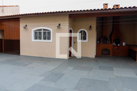 Casa à venda com 400m², 4 quartos e 6 vagas Casa à venda com 400m², 4 quartos e 6 vagasÁrea comum