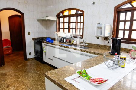 Casa à venda com 400m², 4 quartos e 6 vagas Casa à venda com 400m², 4 quartos e 6 vagasCozinha