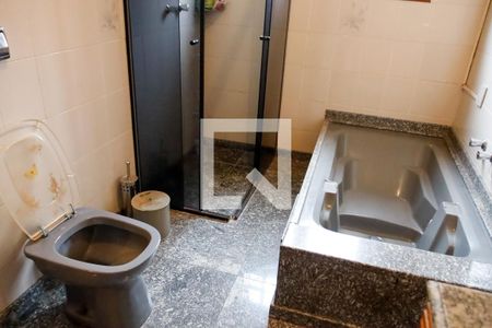 Casa à venda com 400m², 4 quartos e 6 vagas Casa à venda com 400m², 4 quartos e 6 vagasBanheiro da Suíte 4