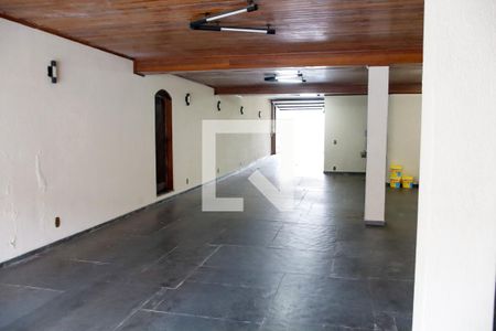 Casa à venda com 400m², 4 quartos e 6 vagas Casa à venda com 400m², 4 quartos e 6 vagasÁrea comum