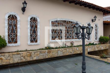 Casa à venda com 400m², 4 quartos e 6 vagas Casa à venda com 400m², 4 quartos e 6 vagasQuintal