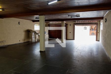 Casa à venda com 400m², 4 quartos e 6 vagas Casa à venda com 400m², 4 quartos e 6 vagasGaragem