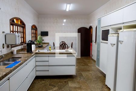 Casa à venda com 400m², 4 quartos e 6 vagas Casa à venda com 400m², 4 quartos e 6 vagasCozinha